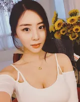 性感尤物自拍照图集，看到波涛汹涌再也联想不到大海了