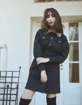 日本女星小嶋阳菜秋装毛衣装扮现身户外写真美图