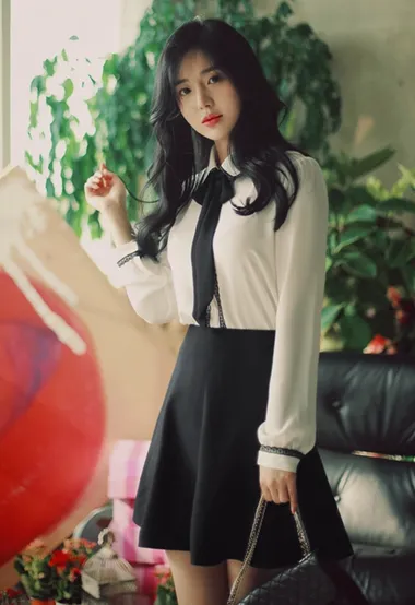 美腿美女，优雅美丽的白衫黑裙职业装美女私房写真图片 – 高清 桌面壁纸 开放版权素材 免费下载 手机电脑通用背景图