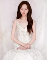 郑爽优美白色连衣裙长裙唯美梦幻写真图片