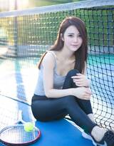 运动美女Crystal李倩倩紧身运动衣打网球写真图片