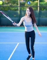 运动美女Crystal李倩倩紧身运动衣打网球写真图片