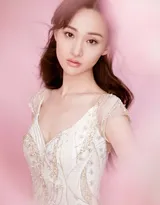 郑爽优美白色连衣裙长裙唯美梦幻写真图片