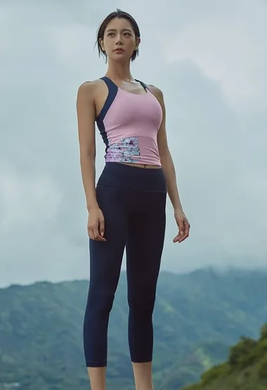 韩国美女克拉拉紧身运动衣户外健身写真图片 – 高清 桌面壁纸 开放版权素材 免费下载 手机电脑通用背景图