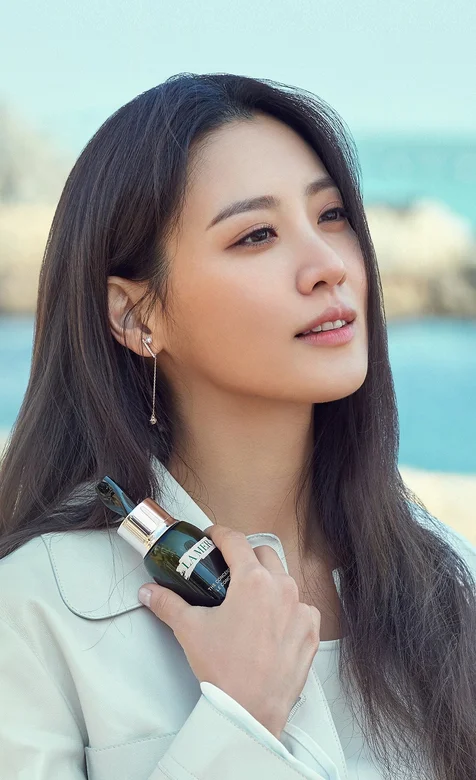 海边长发美女的侧脸-iPhone17-1