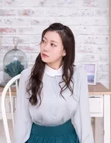 渡边美优纪甜美优雅白衫绿裙写真图片