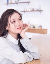 渡边美优纪甜美优雅白衫绿裙写真图片