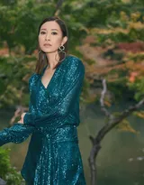 佘诗曼时尚优雅深V蓝色亮片裙性感写真大片