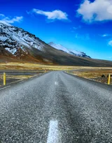 欧洲平原上的高速公路唯美图片