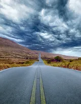 欧洲平原上的高速公路唯美图片