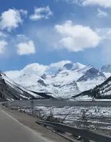 欧洲平原上的高速公路唯美图片