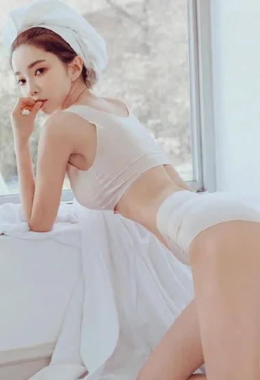 头上裹着白色浴巾的气质内衣美女居家生活照片 – 高清 桌面壁纸 开放版权素材 免费下载 手机电脑通用背景图