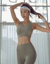 完美身材代言人，韩国运动美女朴茶现性感运动生活照