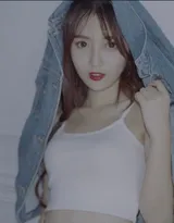 爱到尽头，覆水难收，清凉背心短裤美女一个人伤感写真照