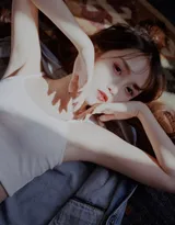 爱到尽头，覆水难收，清凉背心短裤美女一个人伤感写真照