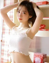 美腿小蛮腰美少女抹胸衣短裤诱人私房照