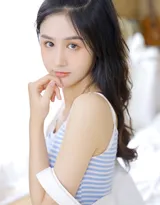 清纯俏皮可爱粉嫩连体短裤美少女悠闲清新私房写真照