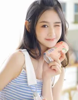 清纯俏皮可爱粉嫩连体短裤美少女悠闲清新私房写真照