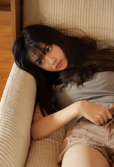 紧身裤少女的私房写真日记，就像一个人什么都不去想 – 高清 桌面壁纸 开放版权素材 免费下载 手机电脑通用背景图