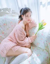 温柔的女孩,大眼睛,双眼皮粉嫩白皙美腿少女居家写真