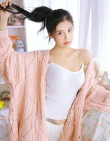 温柔的女孩,大眼睛,双眼皮粉嫩白皙美腿少女居家写真