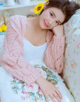 温柔的女孩,大眼睛,双眼皮粉嫩白皙美腿少女居家写真