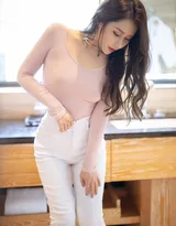 性感优雅气质美女御姐徐安安紧身粉衣白裤迷人私房照