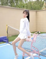 大眼睛，有卧蚕的清纯美少女白衣短裤运动装写真图片