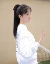 大眼睛，有卧蚕的清纯美少女白衣短裤运动装写真图片