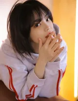 青涩的年级，青春活泼漂亮美少女卫衣短裤高筒袜写真照