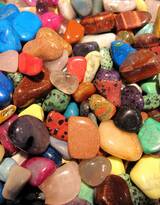石头，鹅卵石，以及五颜六色的石头唯美图片