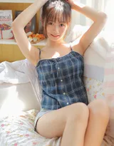 粉嫩肌肤，美腿迷人可爱马尾辫美少女居家写真照