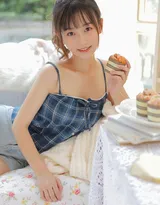 粉嫩肌肤，美腿迷人可爱马尾辫美少女居家写真照