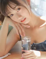 粉嫩肌肤，美腿迷人可爱马尾辫美少女居家写真照