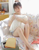 粉嫩肌肤，美腿迷人可爱马尾辫美少女居家写真照