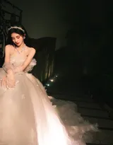 鞠婧祎可爱公主裙穿搭过生日吹蜡烛写真图片