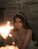 鞠婧祎可爱公主裙穿搭过生日吹蜡烛写真图片