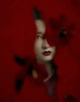 乔欣性感深红唇色化身暗夜妖姬穿搭写真图片