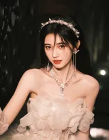 鞠婧祎可爱公主裙穿搭过生日吹蜡烛写真图片