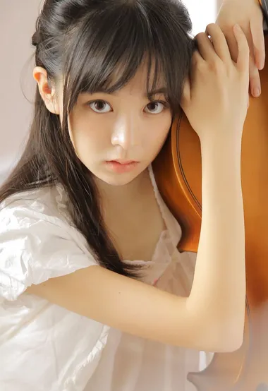 吉他少女，清纯女孩写真图片 – 高清 桌面壁纸 开放版权素材 免费下载 手机电脑通用背景图