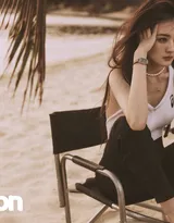 徐璐牛仔热裤穿搭享受夏日海风唯美海边写真图片