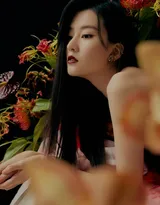 乔欣性感深红唇色化身暗夜妖姬穿搭写真图片