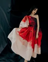 乔欣性感深红唇色化身暗夜妖姬穿搭写真图片