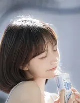 犹如粉雕玉琢般 粉嫩精致的漂亮短发女孩唯美街拍写真大图