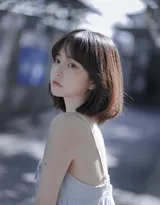 犹如粉雕玉琢般 粉嫩精致的漂亮短发女孩唯美街拍写真大图