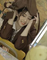 头上绑着辫子的高颜值美少女学生妹可爱甜美教室图片