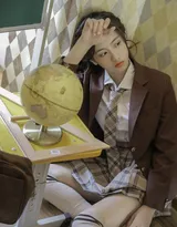 头上绑着辫子的高颜值美少女学生妹可爱甜美教室图片