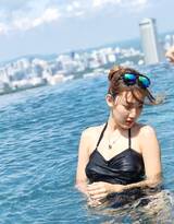 马来西亚美女JaQuee性感比基尼泳池，火辣街拍以及生活照图