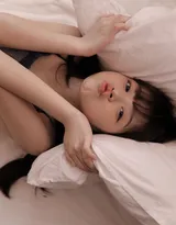 西瓜，西红柿好甜，可爱元气美少女身着条纹背心短裤写真