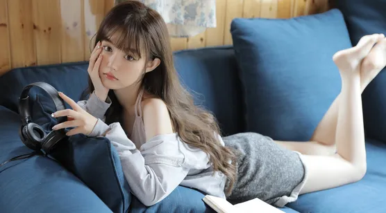 超可爱漂亮美腿萌妹子沙发写真桌面壁纸图片 – 高清 桌面壁纸 开放版权素材 免费下载 手机电脑通用背景图